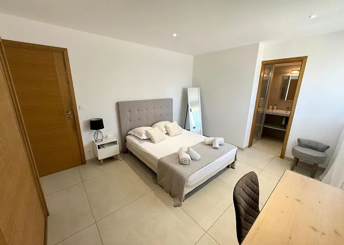 - Porto-vecchio - Piscine Privee * Porto-Vecchio (Corsica)